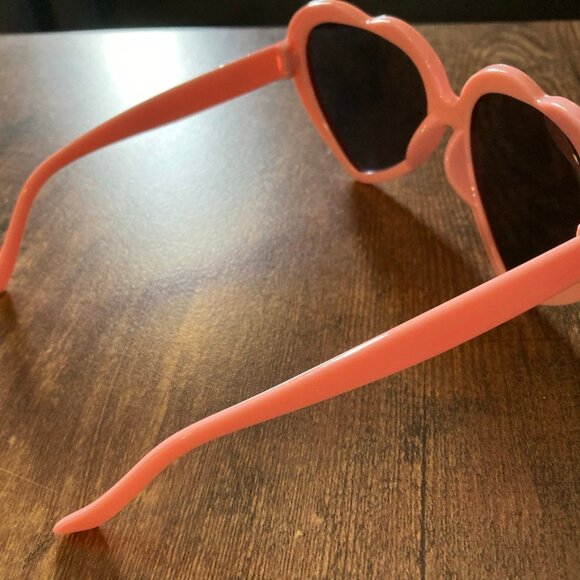 Unbranded Light Pink Women's Heart-Shaped Sunglasses with Gray Lenses - Picture 2 of 6